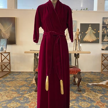 1940s dressing gown, 40s loungewear, vintage robe, magenta velvet, film noir, old Hollywood, Linda label, size small, holiday maxi dress 