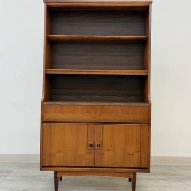 Mid-Century Modern Walnut China Cabinet / Bookshelf / Display Case 