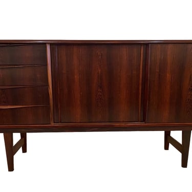 Danish Modern rosewood server with 4 drawers , wood pull handles and sliding door compartments . Beautiful grain and in very good conditions 