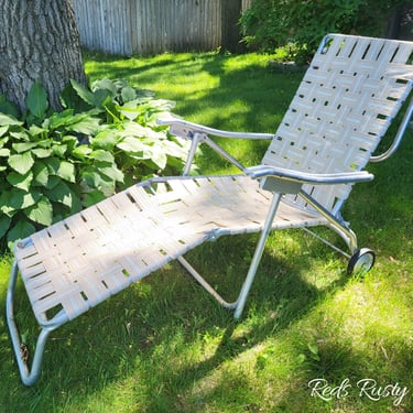 Vintage Cream Webbed and Aluminum Folding Garden/Lawn Lounge Chair with Wheels 
