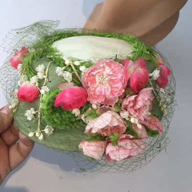 Eunice & Katherine Hat Shopping - Vintage 1950s Green Ivory Pink Floral Rimmed Pill Box Hat Spring Hat 