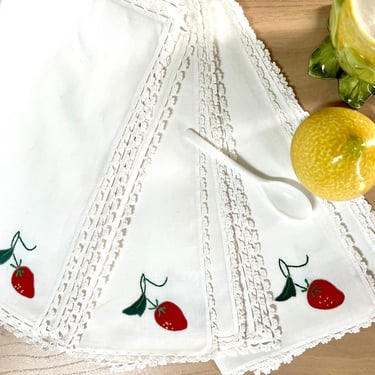 Vintage Embroidered Madeira Style Strawberry napkins, Set of 4 