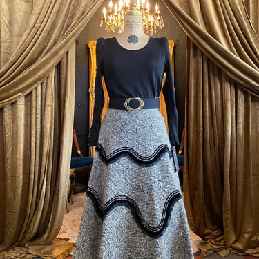 1950s wool skirt, black and gray, swirled ribbon, vintage 50s skirt, mrs maisel style, x-small, 25 waist, slightly full, high waist, sequin 