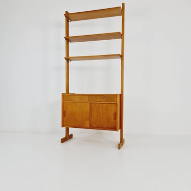 Danish freestanding Midcentury vintage bookshelf system / bookcase oak by Bengt Ruda, 1960s 