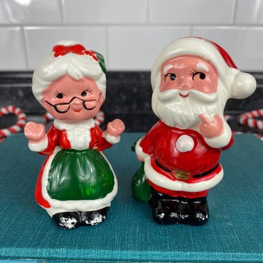 Vintage Santa and Mrs Claus figural Salt & Pepper Shakers, Kitschy Christmas Ceramic Figurines, Mrs Claus Green Apron Hands up Santa Toy Bag 