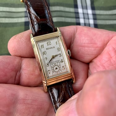 1930's BENRUS CURVEX WATCH - Smaller Watch Size - Swiss Make - 17 Jeweled Movement - Shock Proof - 10K Gold Filled Case 
