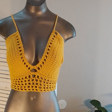 80s/90s Vintage Hand Crocheted Halter Top / ONE SIZE / Yellow Gold 