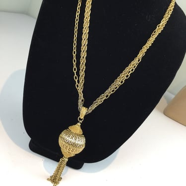 They All Had to Look - Vintage 1950s 1960s Monet Gold Tone Ball & Chain Sautoir Necklace 