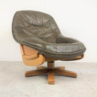 Brutalist oak and leather swivel chair, 1970s - vintage leather armchair - mid century armchair - vintage armchair 