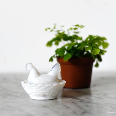 Vintage Milk Glass Hen on Nest Salt Cellar 