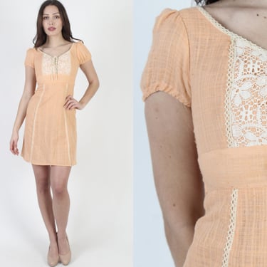 70s Light Peach Corset Dress / White Lace Up Tie Bodice / Vintage Sheer Garden Prairie Lightweight Dress 