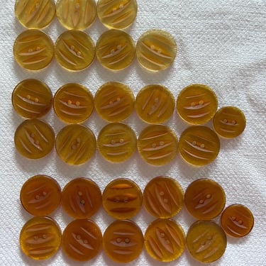 Buttons Bakelite apple juice 3/4” and 9/16” L29 