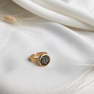 Concrete adjustable ring | concrete jewelry | dark gray concrete | crushed pyrite | statement ring | brass ring | gold plated 