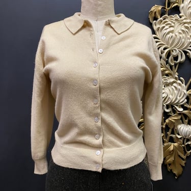 1950s cardigan, cream cashmere, vintage sweater, by de loux, 36 bust, mrs maisel style, classic, 1940s sweater, medium, button up, collared 