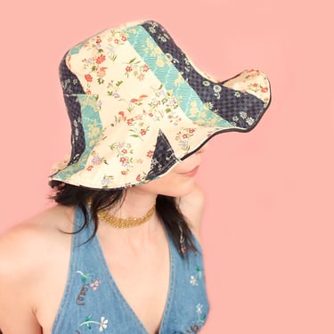 ViNtAgE 70's Floppy Patchwork Hat // Petal Brim // Floral Calico Cotton Sun Hat HiPPiE Beach Boho 