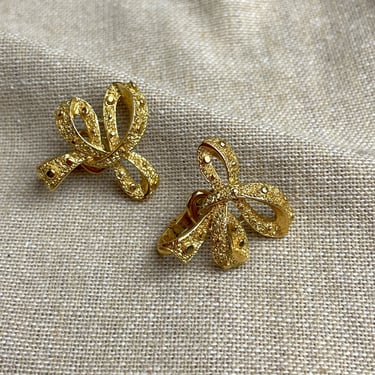 Trifari ribbon loops clip on earrings - 1980s vintage 