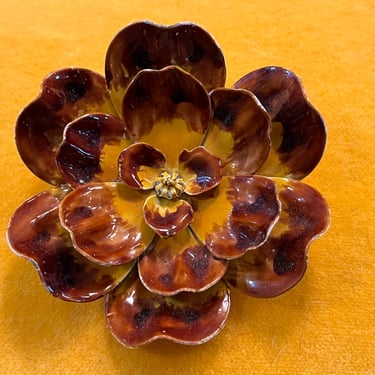 enamel flower brooch vintage 60s golden floral pin 