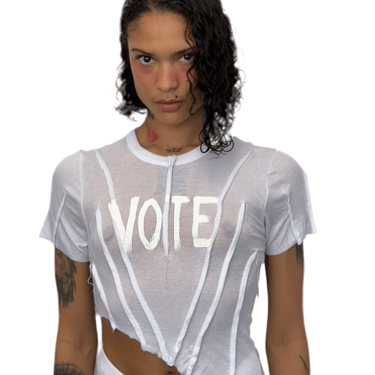 VOTE TEE IN WHITE RIB