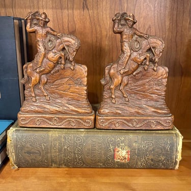 VINTAGER COWBOY BRONCO PAIR OF BOOKENDS |