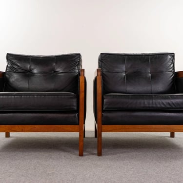 Oak & Vinyl Lounge Chair Pair - (D1291) 