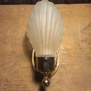 Vintage Seashell Sconce, 10 x 5 x 6