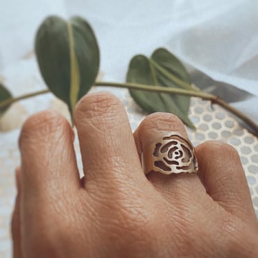 Alexis Rose Inspired Flower Ring - Rose Ring - Flower Ring in Brass or Sterling Silver - Indie Style Ring - Boho Ring - Stylish Ring - Rose 