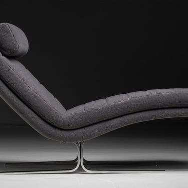 Chaise in Mohair Velvet