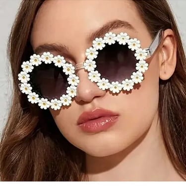 Retro Daisy Flower Sunglasses | Hippie Festival Sunglasses Novelty Costume Sunglasses | Fun Party Summer Glasses | Circle Sunglasses Daisies 