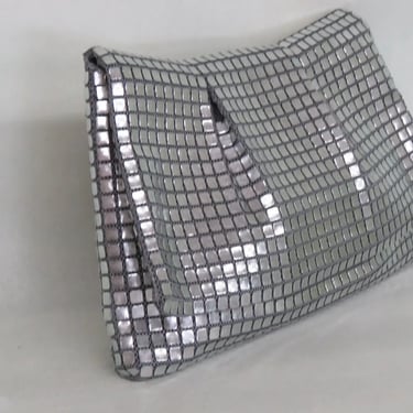 Lumured Mid Century Silver Metal Mesh Clutch Hand Bag Purse with Strap 3043B