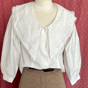 Vintage Blouse, Big Lace Collar, Button Down Top, Size S-M 