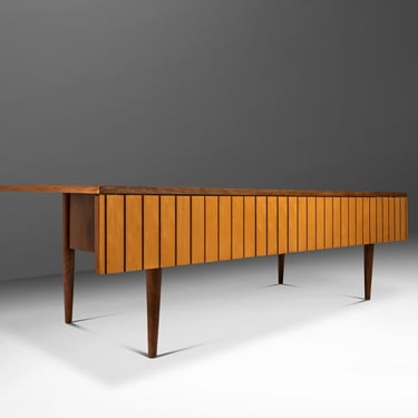 Custom-Made Two-Tone Mid-Century Modern Coffee Table w/ Drop-Leaf in Maple & Walnut, USA, c. 1960s 