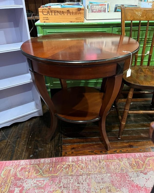 Lovely occasional table. 28” x 27.5” 