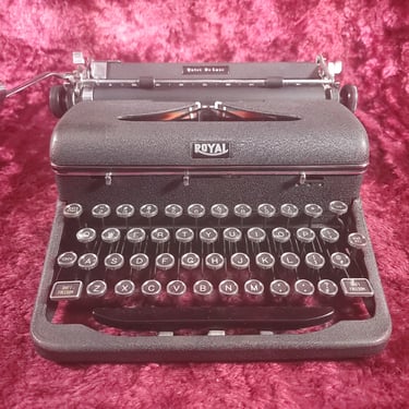 Royal Quiet De Luxe Manual Portable Typewriter with Case, 1943 