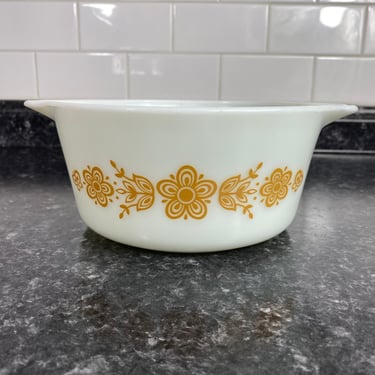 Vintage Pyrex Butterfly Gold Round Casserole 474(no lid), 1.5 Quart Round Pyrex Vintage Casserole, Gold Yellow white flowers butterfly 