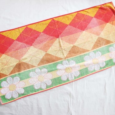 Vintage 60s Daisy Print Beach Towel - 1960s Terrycloth Plaid Flower Green Pink Pool Towel 