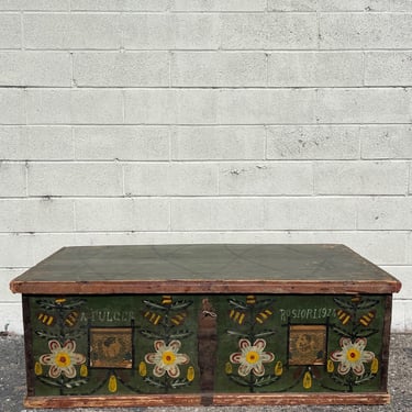 Antique Original Paint Romanian Blanket Chest Coffer Trunk Married Couples Coffee Table Hope Chest Blanket Bed Bench 