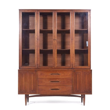 Broyhill Sculptra Mid Century Walnut Credenza and Hutch - mcm 