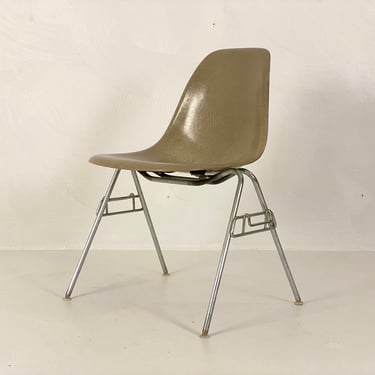 Herman Miller Fiberglass Shell Chair in Grey, Circa 1958 - *Please ask for a shipping quote before you buy. 