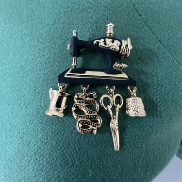 Vintage DANECRAFT Singer Sewing Machine Brooch Pin Charms Scissors Thimble 