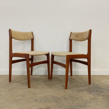Pair of Vintage Danish Mid Century Modern Dining Chairs - RE-UPHOLSTERY INCLUDED 