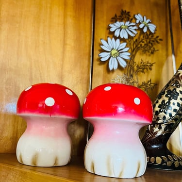 Mid Century Mushroom Salt Pepper Shakers Japan 