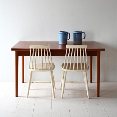 Vintage Scandinavian Extendable Teak Dining Table with Hidden Leaves, Mid-Century Modern Design 