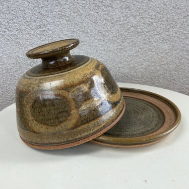 Vintage bohemian browns pottery cheese plate set with dome signed size height 6” x 8” 
