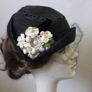 Vintage 1940s Women's Black Fine Straw Cloche Floral Hat  / One Size 