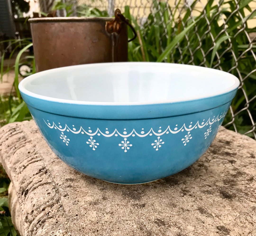 401 BLUE GARLAND PYREX Small Round Mixing Bowl 