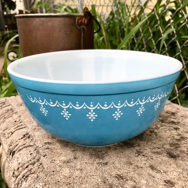 Vintage Pyrex Snowflake Garland Mixing Bowl 403 Blue White 2 1/2 qt 1960s Retro Kitchen 