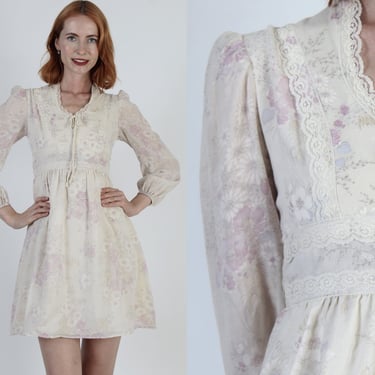 Cream 70s Prairiecore Floral Dress Renaissance Style Festival Outfit Lace Up Corset Bodice Medieval Crochet Trim Mini 
