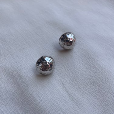 hammered studs silver E210