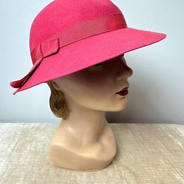 40’s Pink felt brimmed hat~ women’s fedora style Pinup rockabilly 1940’s fuchsia Old Hollywood Halo hats brim bucket 23” 