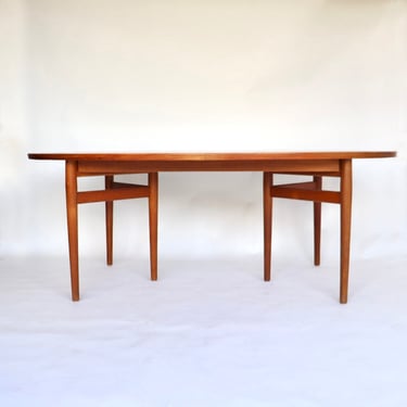 Arne Vodder Oval Table by Siblast Model 212